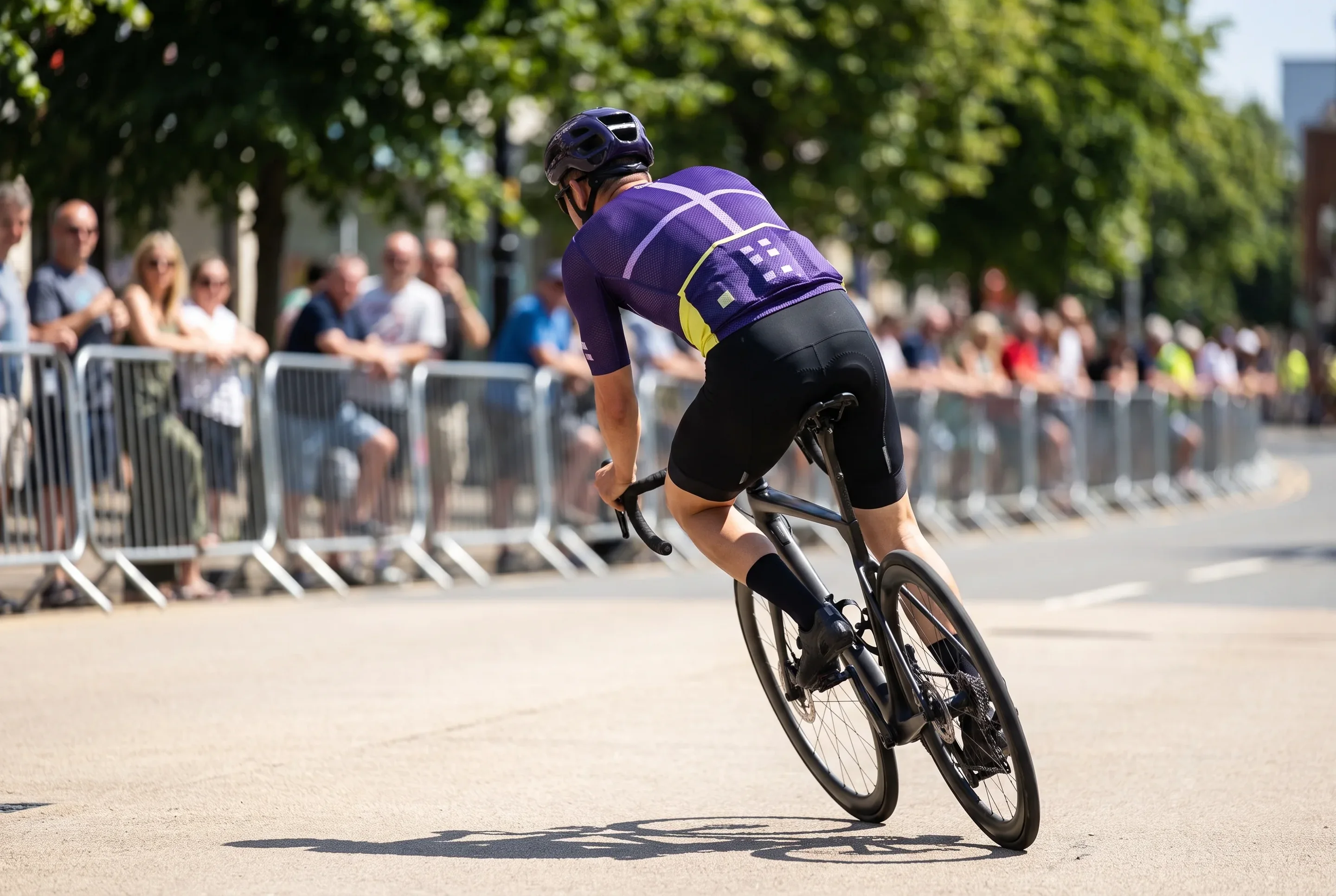 A road racer seen from behind in a summer criterium